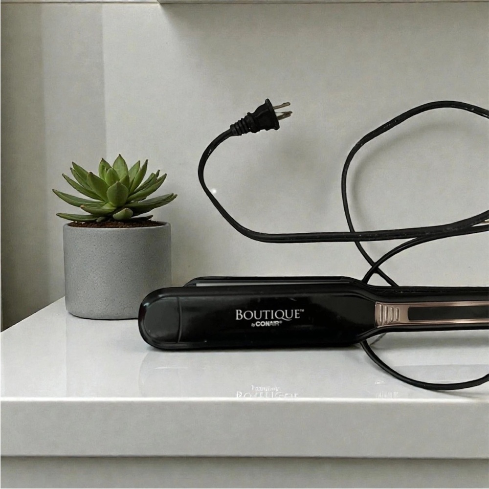 Conair Boutique Black Hair Straightener